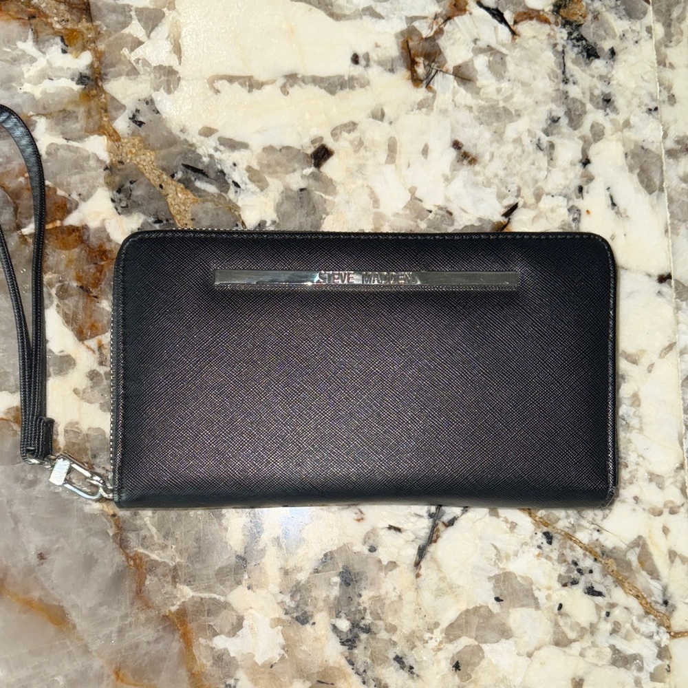 Steve Madden Black Leather zipup Wallet organizer with removable Wrist Strap new